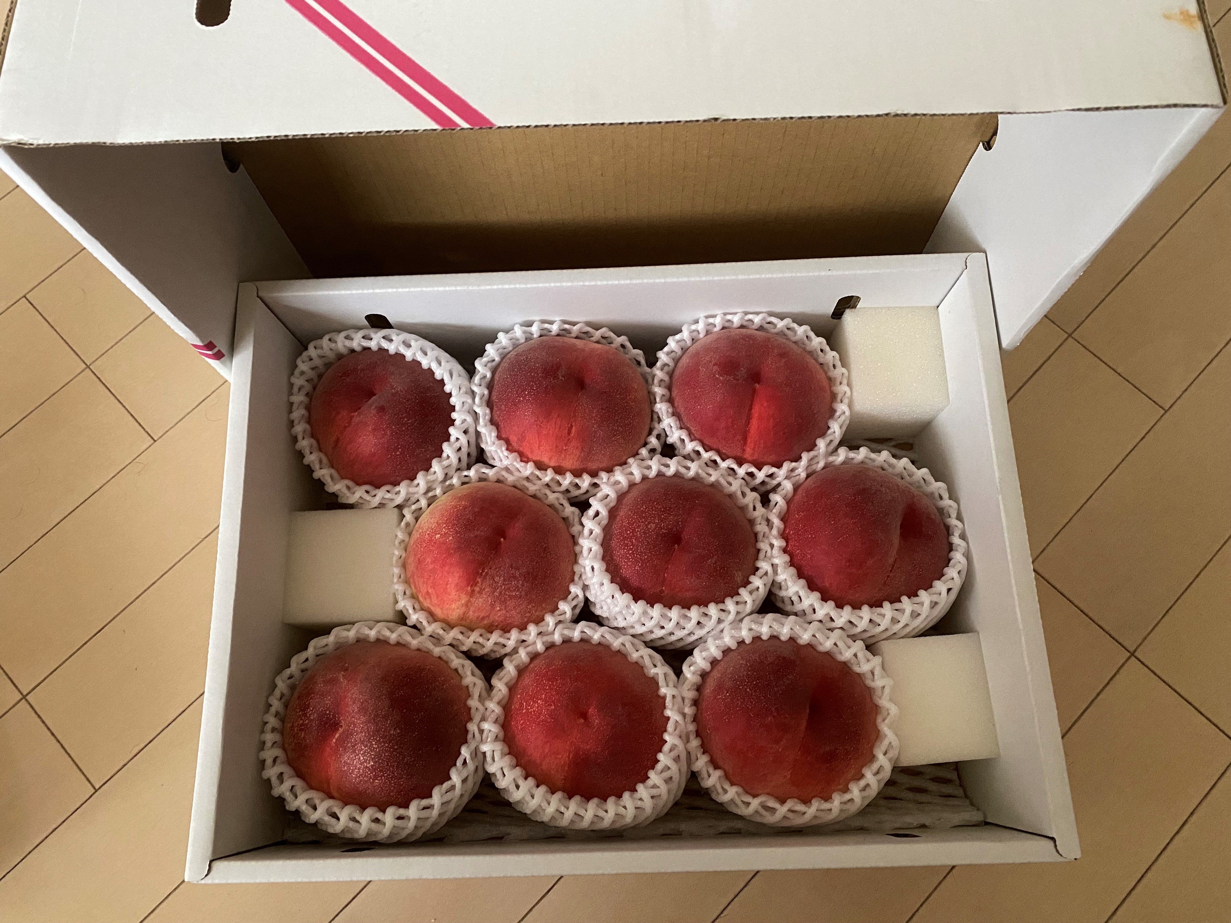 プレミアム桃／3㎏箱（8～10玉入り）【送料無料】税込4,560円